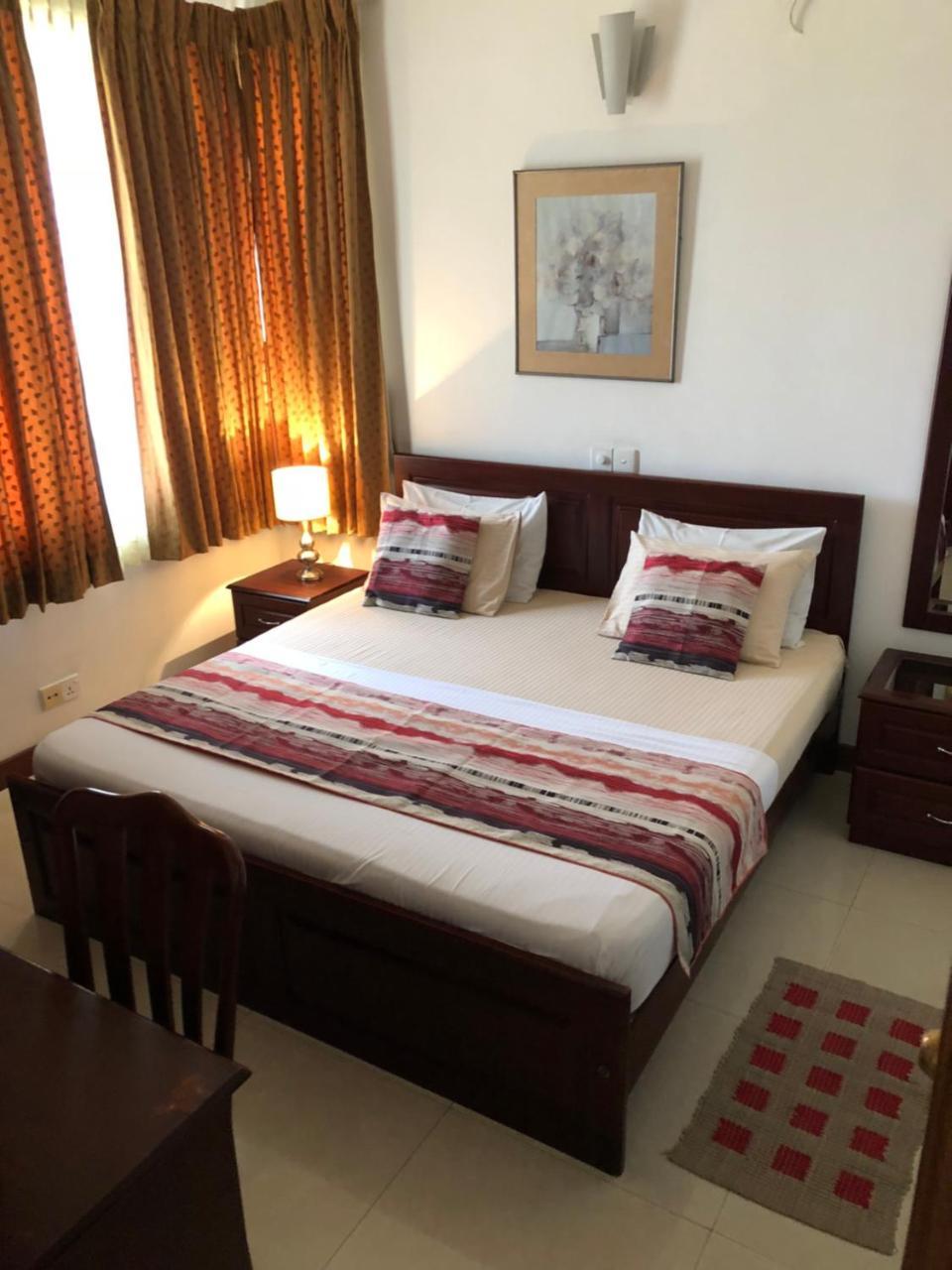 Hedges Court Residencies -Town Hall- 2 Room 3 Bed Apartment Colombo Exterior photo