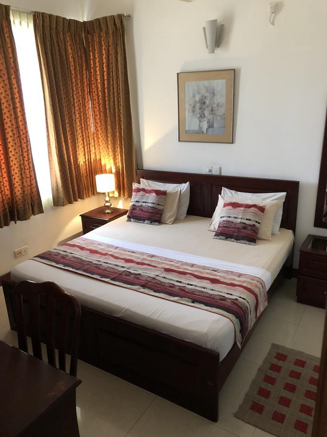 Hedges Court Residencies -Town Hall- 2 Room 3 Bed Apartment Colombo Exterior photo